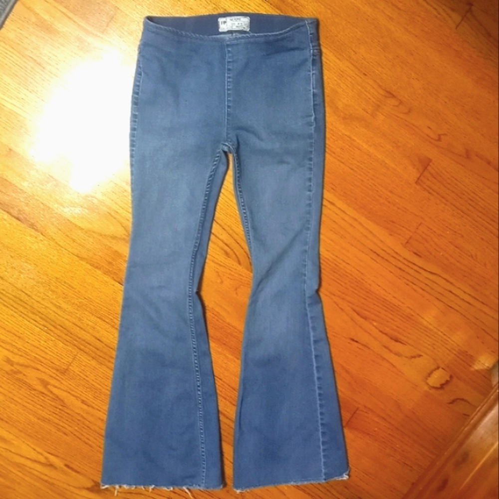 Free People Penny Pull-on Flare jeans Size 26 short